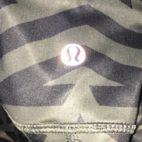 Lululemon Leggings chevron shuffle fatigue green + black - Picture 6 of 7